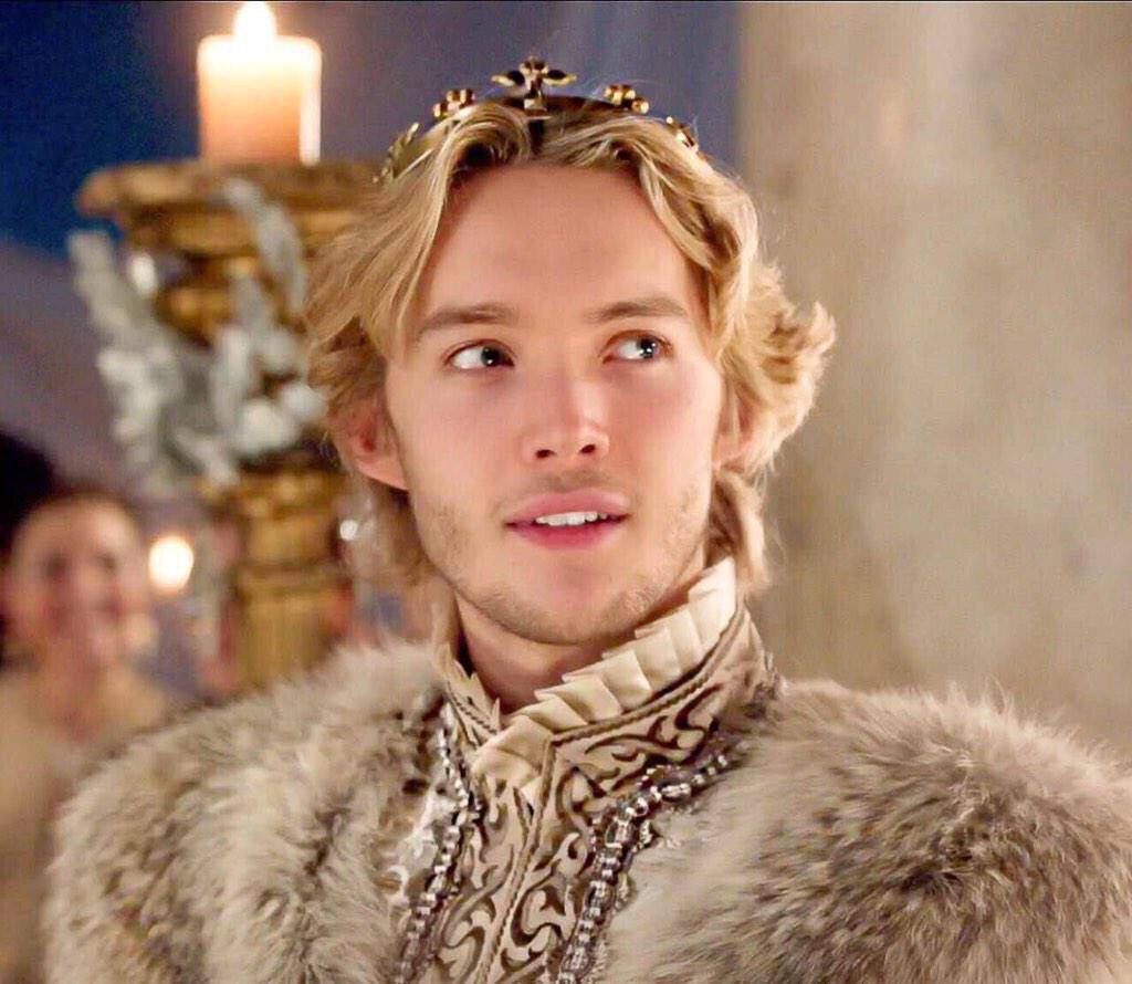 Toby Regbo: in "Reign", Francis re di Francia. 
