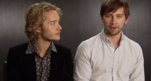 Toby Regbo Francis Bash Toby Regbo e Torrance Coombs (Francis e Bash)