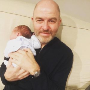 Prima che tu venga al mondo è dedicato al piccolo Tommaso, qui neonato in braccio a papà Massimo
