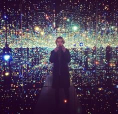 Toby Regbo: è in diretta! Toby Regbo - Infinity Mirrored Room